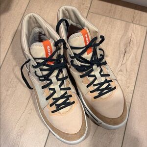Sorel Women’s Beige and Black laced Sneaker boots